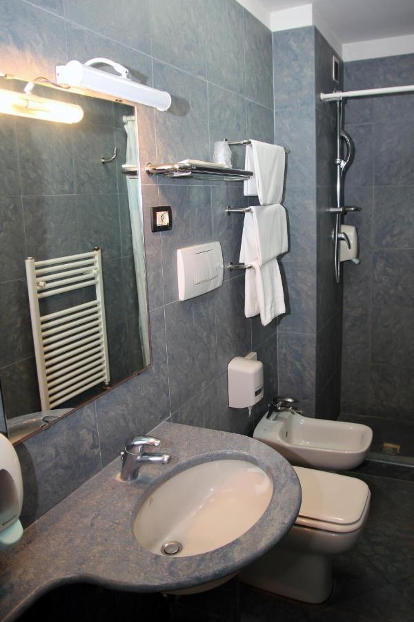 מונטה קטיני טרמה Hotel Raphael חדר תמונה
